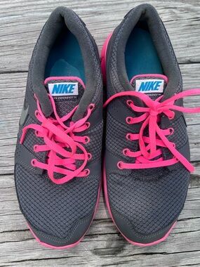 Nike Women's Gray with Hot Pink Athletic Sneakers Size 8.5